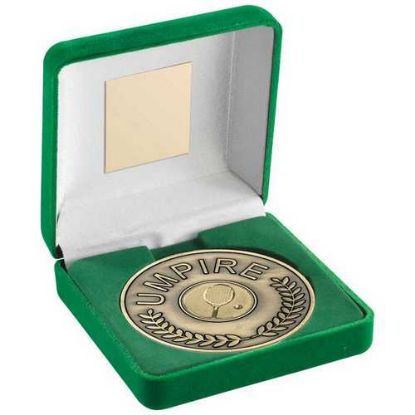 Picture of Green Velvet Box And 70mm Ant Gold Umpire Medallion With Tennis Insert